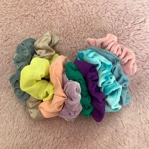 10 VARIETY SCRUNCHIES